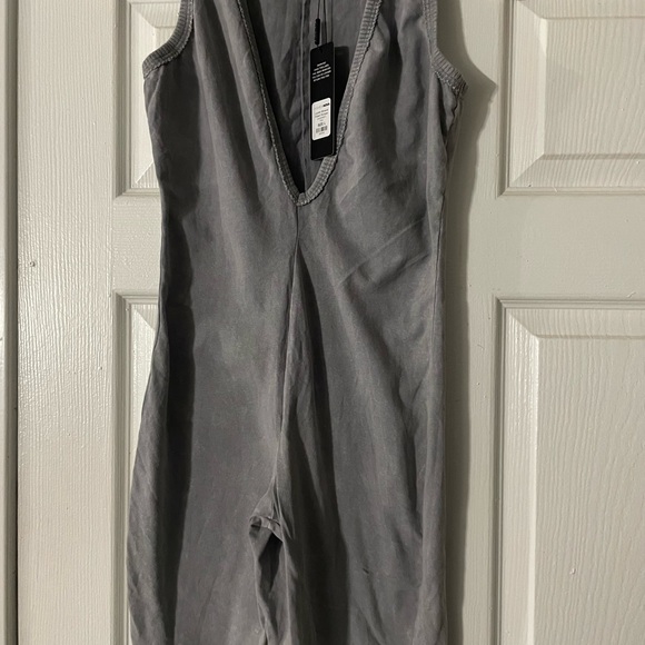 Fashion Nova, V neck Romper, grey, size L - Picture 3 of 8